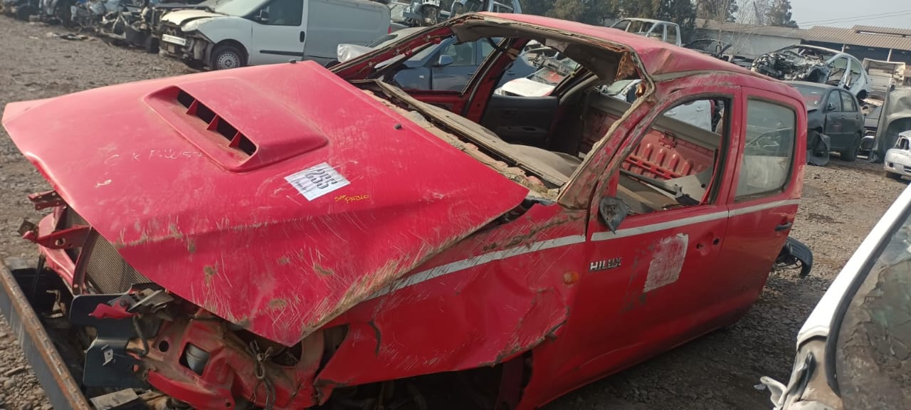  Toyota HILUX 2006    EN DESARME